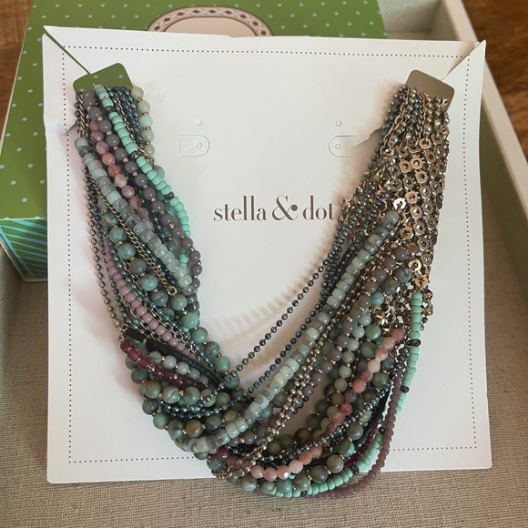 Mae Statement Necklace - Picture 2 of 6